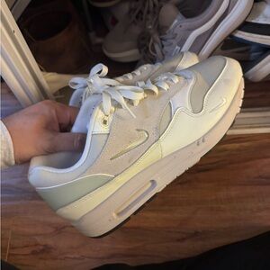 Nike Men's White and Cream Athletic Shoes